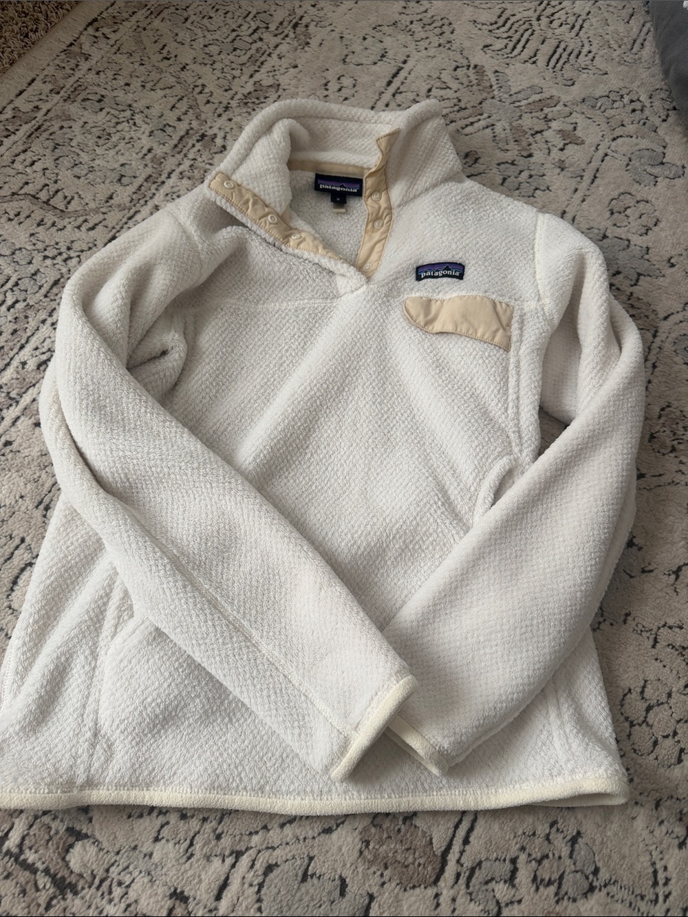 Patagonia
Cream White Zip-Up Fleece with Tan Trim